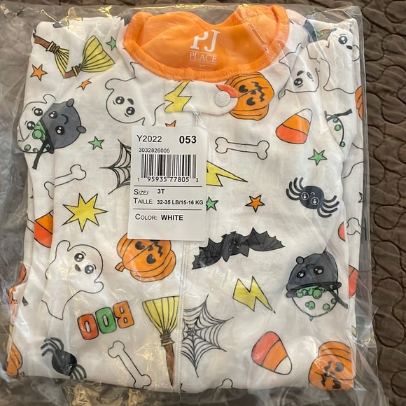 PJ place Halloween pajamas 3T and 5T - Picture 2 of 3